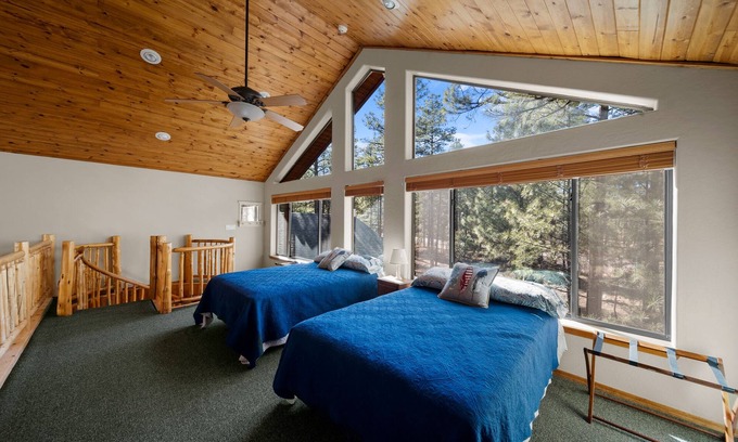 Sierra Pines Cabina | Serenity in the Pines! cabin with WiFi, AC in amazing Show Low