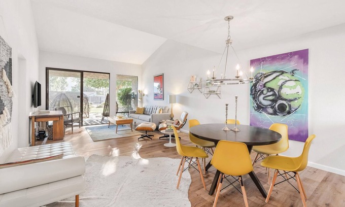 Sunrise Vista Chino Condominio | Serenity in the Sands: A Modern Desert Retreat