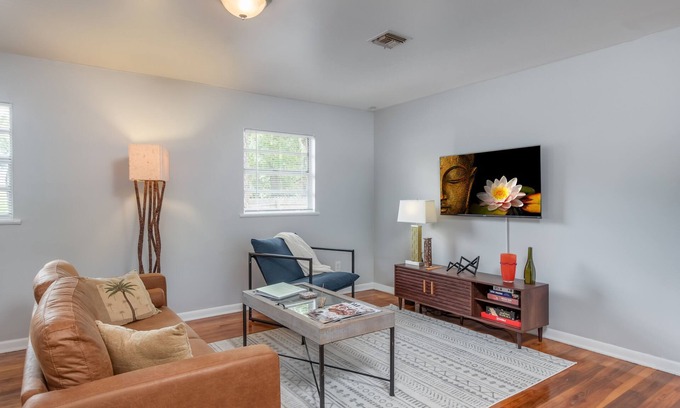 Ocala Casa | Serenity Meets Style - Mid-Century Zen Haven