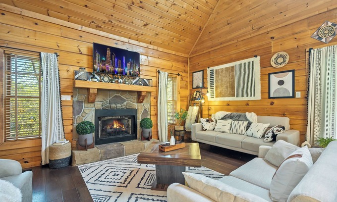 Sevierville Cabina | Serenity Now at Douglas Lake-Pet Friendly-Hottub-Pool table, Ping Pong, Foosball