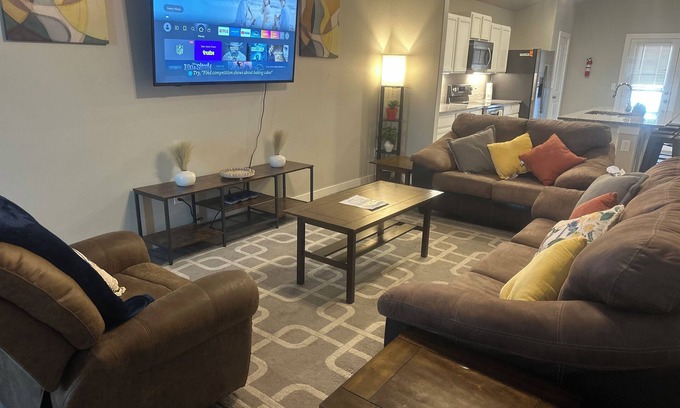 Odessa Casa | Serenity Oasis w/3 Bedrooms, 2 Baths, 6 Beds and workspaces. Productive Paradise
