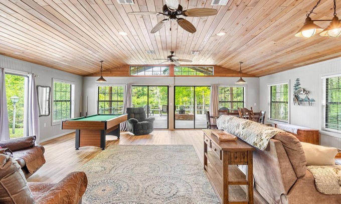 Branford Casa | Serenity On The River – Cozy Branford Retreat!