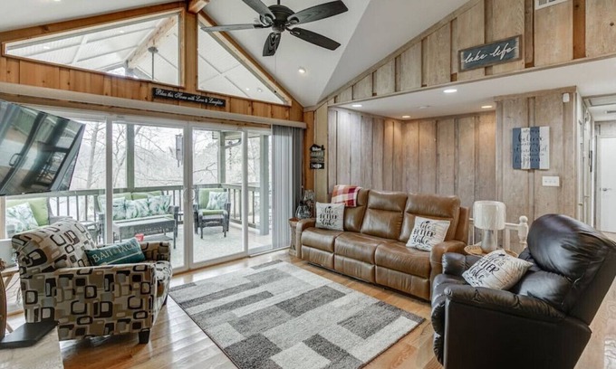 Flowery Branch Casa | Serenity-on-the-Lake with Dock