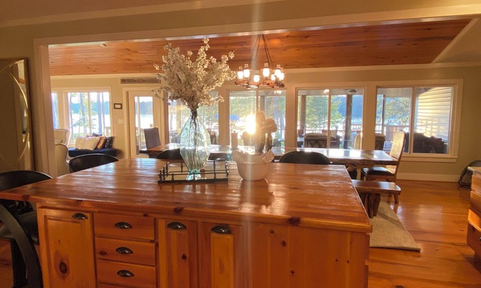 Fort Gaines Casa | Serenity Shores – 6BR Lakefront Haven