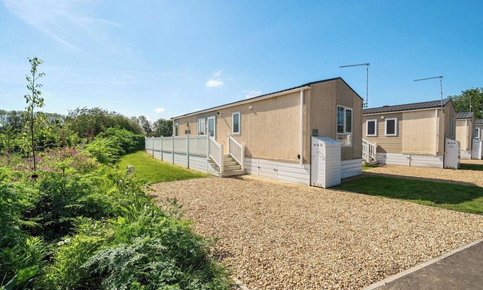 Great Houghton Cabaña | SERENITY SHORES - BILLING AQUADROME in Billing Aquadrome Holiday Park