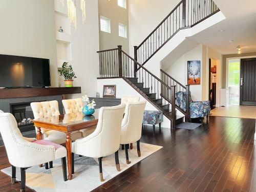 Burke Mountain Casa | Serenity Suite & King Comfort & Cool AC Bliss