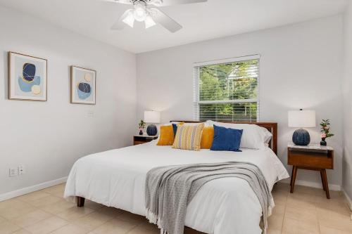 Alachua Casa | Serenity Terrace KING bed w Lounge & Coffee Bar