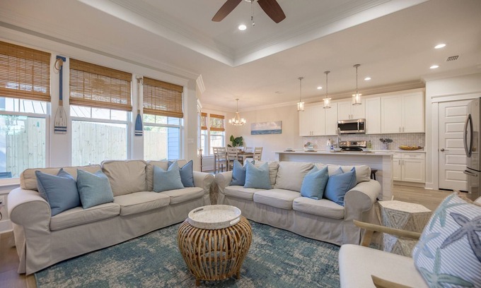 Biltmore Beach Casa | *Serenity Tides PCB* Golf Cart, Glow Mini Golf & Dogs OK – 3 Blocks from Beach