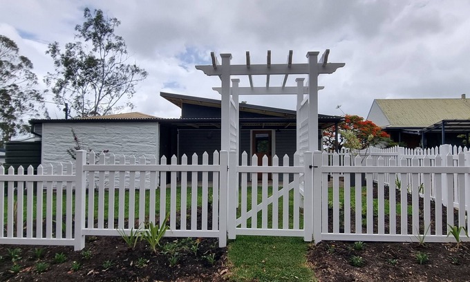West Woombye Cabaña | Serenity View Studio Retreat