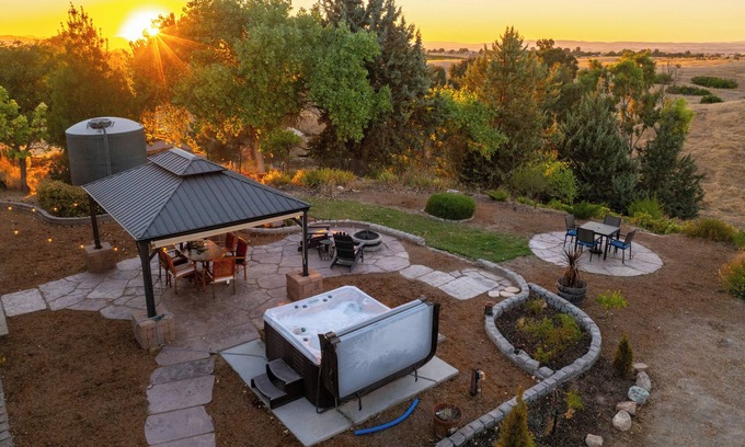 Paso Robles Casa | Serenity Vista Retreat-sleeps 8|EV|sauna|Hot Tub