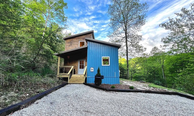 Stanton Cabina | Serenity Woods Hot Tub NEW!