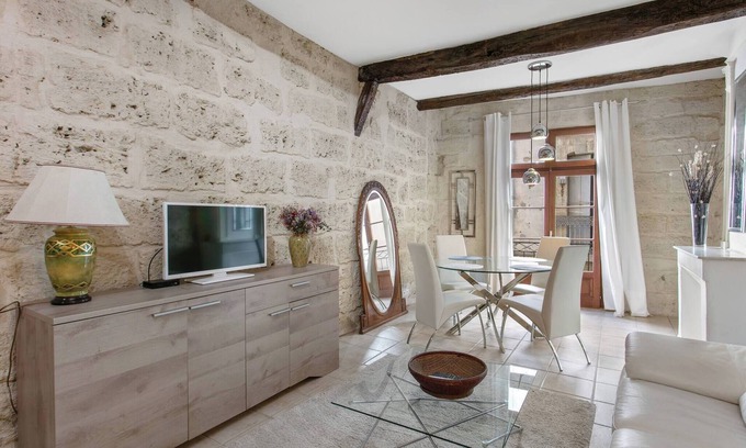 Pezenas Apartamento | Serinity - 17th century, designer apartment