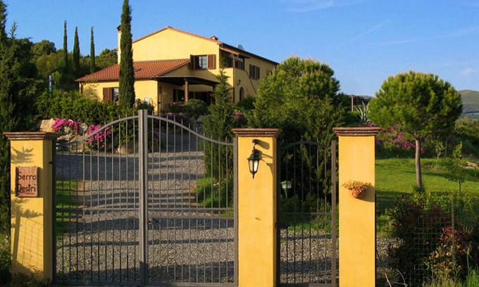 Riparbella Apartamento | Finca Serra Destri, piscina, vista al mar, jardín de ensueño