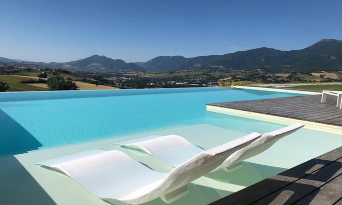 Matelica Cama Y Desayuno | Serre Alte Landscape Luxury Rooms