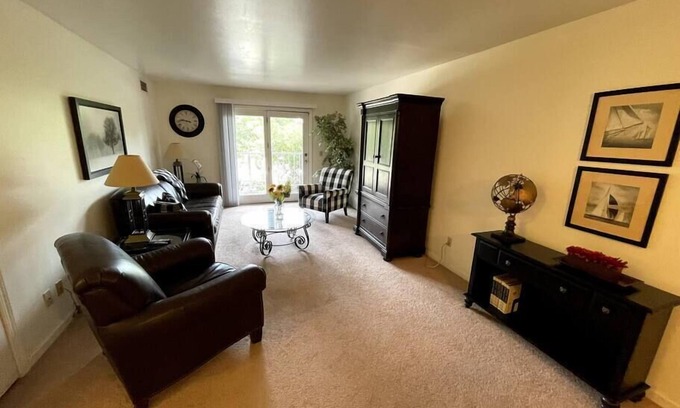 Oshkosh Apartamento | Serviced Apartment Steps From The Fox River