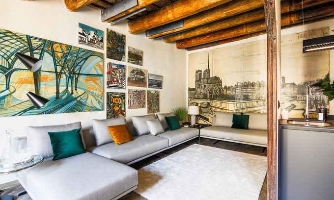 El Raval Apartamento | Atico Duplex con Terraza Privada a lado de Ramblas! Limpieza Diaria!