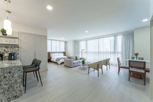 Costa del Este Casa | Serviced Studio for Rent with City Views in Panama City Center