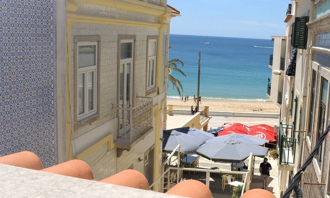 Sesimbra Apartamento | Sesimbra Beach 15 m'away, charming apartment, sea view terrace, historic heart