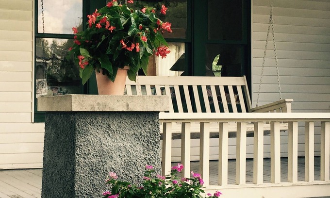 Mount Vernon Otro | Set on the Porch and Rest Awhile at Prairie Retreat