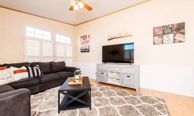 Houston County Casa | Set up for Crews- 10 beds, 5 bedrooms, 3 full bath
