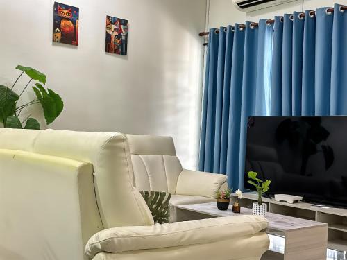 Taman Setia Indah Casa | Setia Indah FamilyTide 3BR 10Pax w Pool table by Our Stay