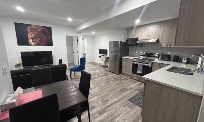 Southeast Calgary Apartamento | Seton Villas Cozy (Lower) Suite