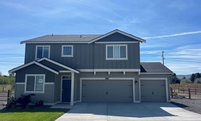 Ellensburg Casa | Settle In: Modern 4BR with Hot Tub