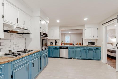 Irmo Casa | Settle Inn- 10mi to Columbia, Mins to Lake Murray