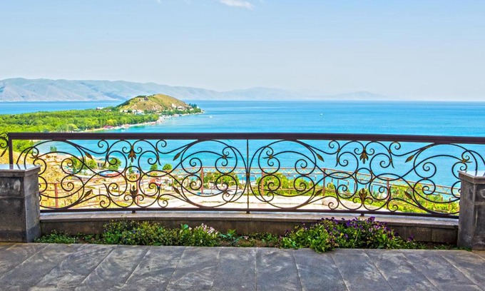 Tsamakaberd Casa | Sevan Villa