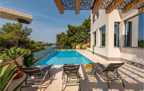 Zaboric Casa | Seven-Bedroom Holiday Home In Zaboric
