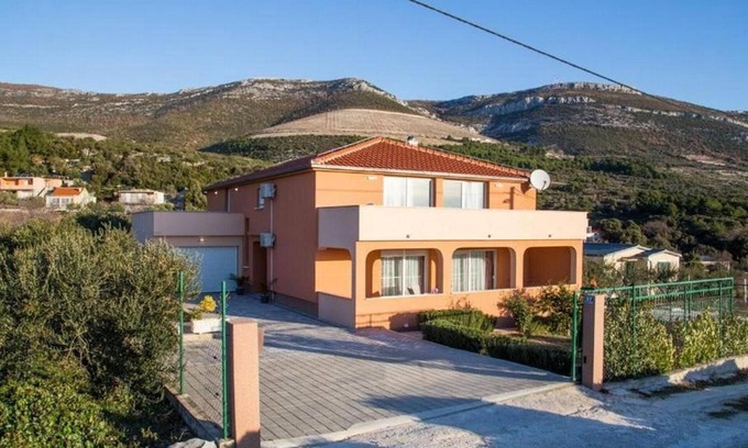 Rudine Villa | Seven Bedroom Villa with Pool