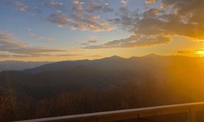 Waynesville Casa | The New Waynesville Gem * Vistas, tranquilo, privado *
