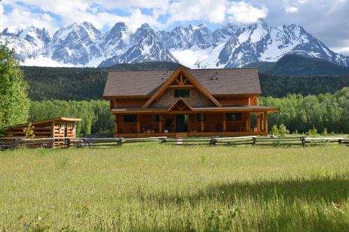 Cedarvale Cama Y Desayuno | Seven Sisters Mountains House