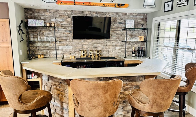 Rockwood Casa | Seven Springs 3BR Condo w/Loft in Woodridge - Fully Updated w/Private Hot Tub