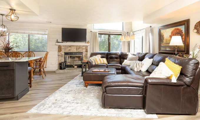Seven Springs Condominio | Seven Springs Meadowridge 3 Bedroom Standard Condo - Sleeps 10, Pet Friendly! by RedAwning