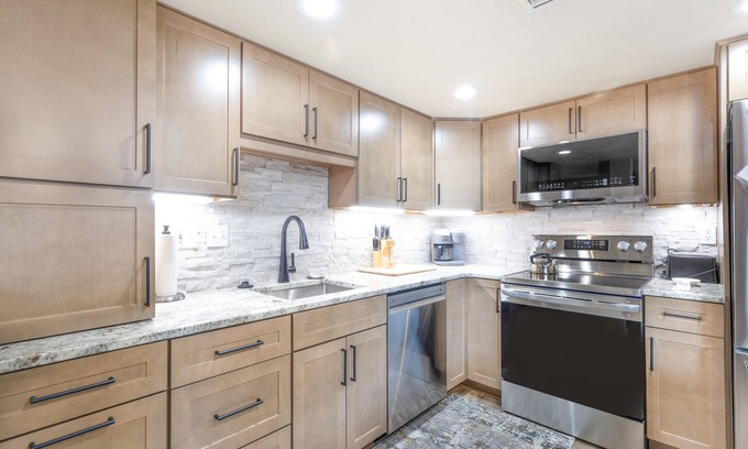 Seven Springs Condominio | Seven Springs Meadowridge 3 Bedroom Premier Condo - Sleeps 10, Pet Friendly! by RedAwning - Save 10% on 3 Nights, 15% on 5 Nights!