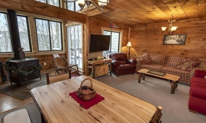 Seven Springs Condominio | Seven Springs - Swiss Mountain 3 Bedroom Standard Condo, Near Golf Course by RedAwning