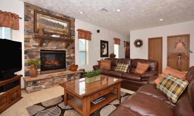 Seven Springs Condominio | Seven Springs Woodridge 4 Bedroom Premium Condo, Mountain Views! by RedAwning