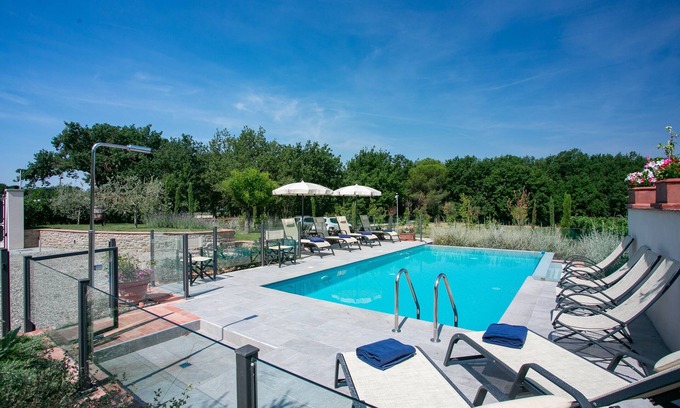 Pietraia Villa | Severina encantadora villa moderna con piscina y SPA