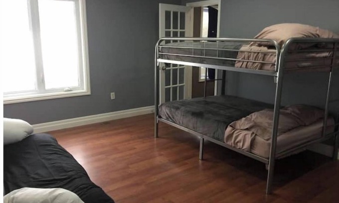 Severn Bridge Cabaña | Severn River Serenity: Pet Friendly Family Cottage