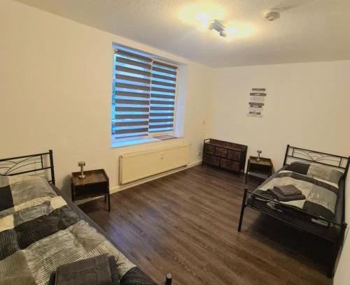 Crimmitschau Apartamento | Seyfarthrooms - Monteurwohnung Crimmitschau 8 - zentrale Lage, gute Anbindung, voll ausgestattet