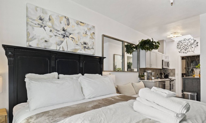 Inner Richmond Casa | SF King Studio, Next to GGP and hundreds Restaurants