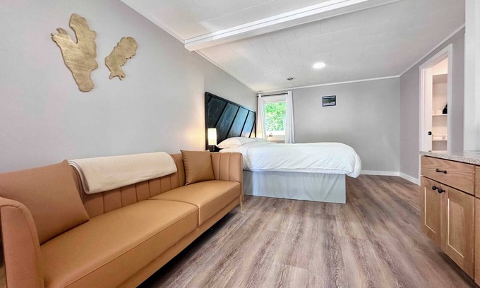 Indian River Casa | SG King Room # 7A Sum