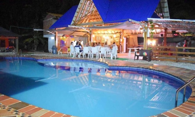 Puerto Triunfo Hotel | Shaddai restaurante y hospedaje