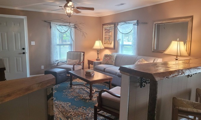 Adairsville Cabaña | Shade Tree Cottage is a perfect cozy cottage to make you feel right at home.