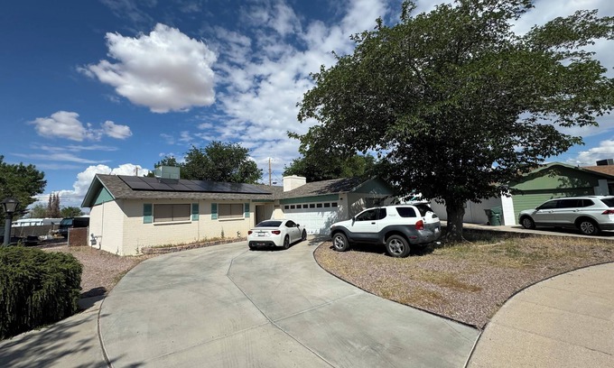 Kingman Casa | Shaded 3-bedroom house with WiFi, AC in Kingman Less than a mile from Rout 66