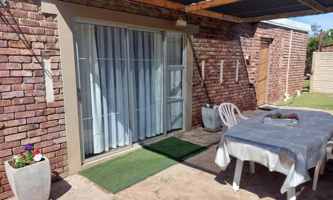 Oudtshoorn Apartamento | Shades of grey