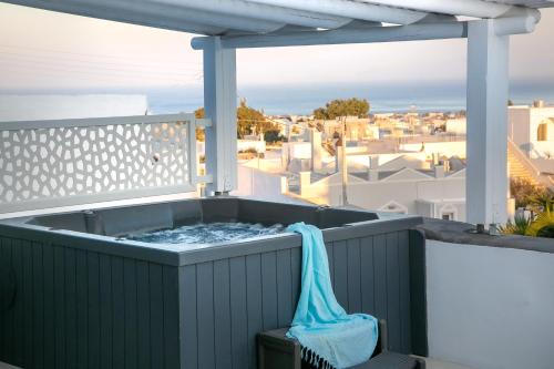 Emporio Apartamento | Shades of White Villas