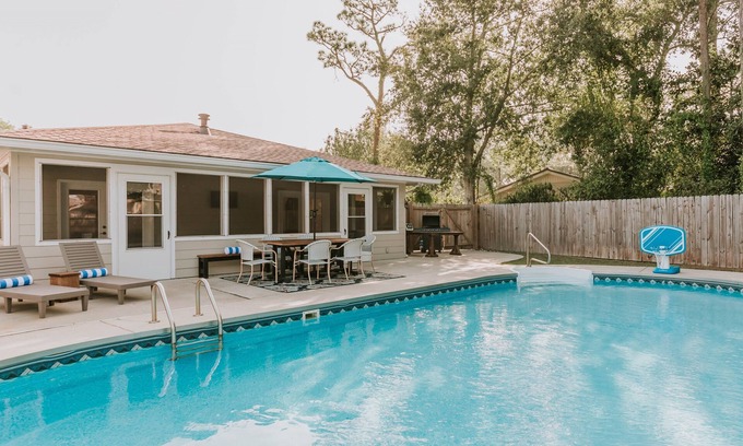 Ocean Springs Casa | Shadowlawn: Spacious four bedroom - three bath w/ pool in golf cart district!!