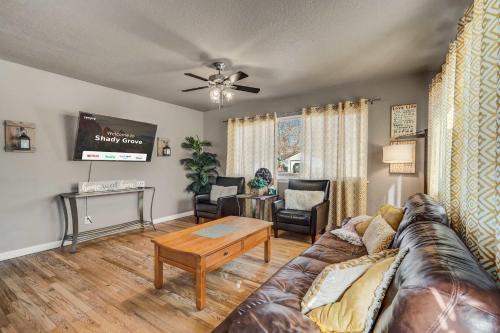 Colorado Springs Casa | Shady Grove Family Home w Foosball Walk to OCC